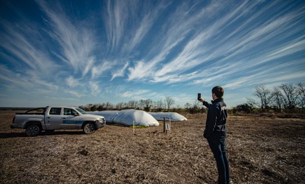 Buenos Aires entregó créditos para mejorar la conectividad rural y la producción tambera