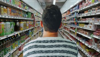 Alimentos pesam no IPCA-15 de março, que tem maior aumento desde 2015 