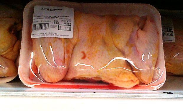 Pronostican retracción en el consumo de carne de pollo para este año.