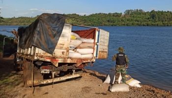 Secuestran 12 toneladas de maíz de contrabando