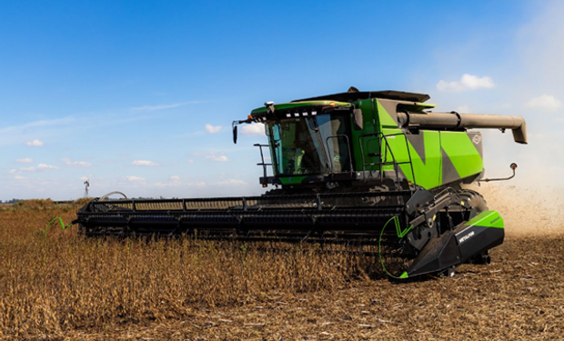 Propuesta única: ofrecen servicio gratuito de cosecha para mostrar los detalles de la máquina argentina que crece en el mercado