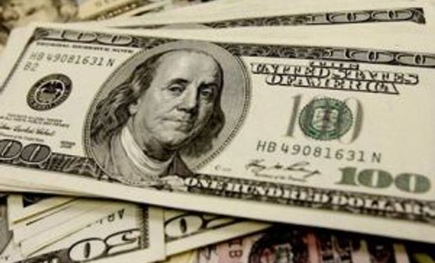 Dólar oficial subió a $ 8,17 y el blue bajó a $ 11,90