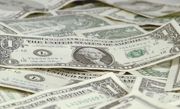 Mayor presión sobre el dólar: compras récord de ahorristas