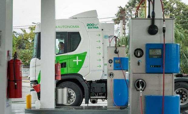 Camión con mochila: un implemento mejora la autonomía de las unidades a GNC, superando los 800 km