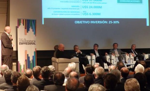 "Es una foto importante que estén todos reunidos empresarios y quienes son pre candidatos a presidentes”, dijo Ferrero.