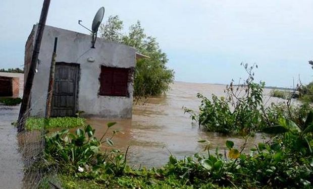 Ríos del Litoral siguen creciendo: 7 mil evacuados en 5 provincias