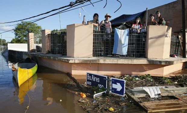 El techo de la casa de la familia Mario, en Concordia, sirve de depósito para muebles y electrodomésticos.Foto:Hernán Zenteno