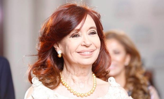 Cristina Kirchner ironizó sobre el tractorazo de Plaza de Mayo con una referencia a la Constitución