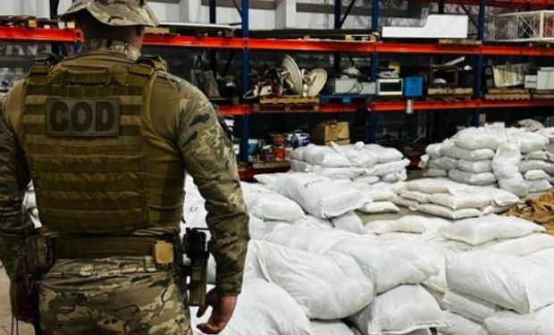 Operação integrada da PM e Receita Federal apreende 32 toneladas de agrotóxicos contrabandeados do Paraguai