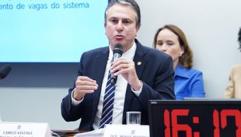 Comissão da Câmara convoca ministro por curso do MST em universidade federal