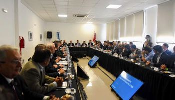 Exportadores se reunirán con Dujovne para evaluar cambios en retenciones