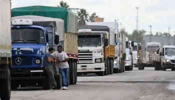 Reclaman respuestas urgentes para los camioneros que transitan rutas destruidas y viven la inseguridad en el ingreso de los puertos