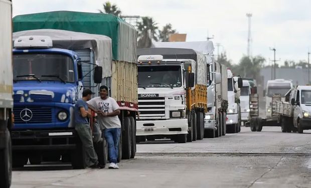 Reclaman respuestas urgentes para los camioneros que transitan rutas destruidas y viven la inseguridad en el ingreso de los puertos