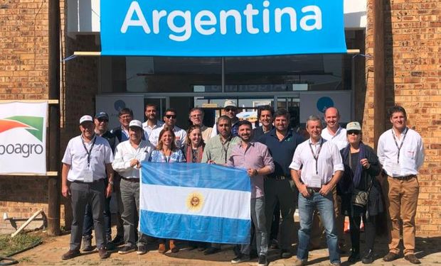 Delegación representante de la maquinaria agrícola argentina en Nampo Harvest Day, la mayor feria agrícola de Sudáfrica.