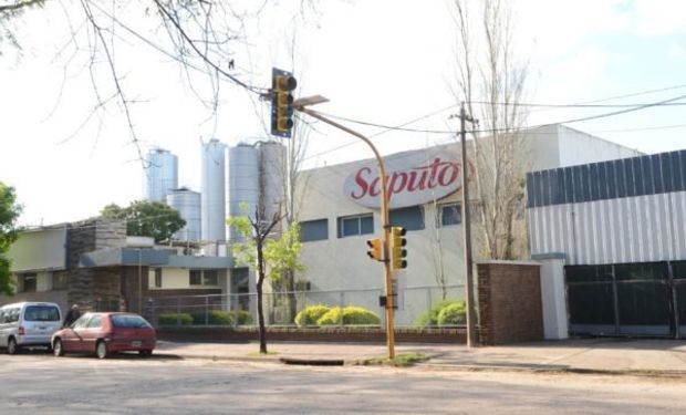 En sus plantas de Rafaela y Tío Pujio, Saputo produce, comercializa y distribuye una gran variedad de quesos, manteca y crema.