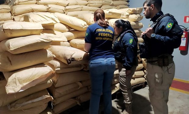 Segundo o ministério, os agrotóxicos ilegais, sem registro na pasta, constituem risco para a agropecuária, saúde e meio ambiente