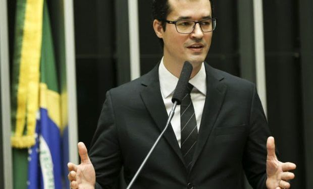 "Pedimos que o Ministério Público avalie a necessidade de prisão de João Pedro Stédile e outras lideranças do MST que incitem a prática de crimes”, disse Dallagnol.