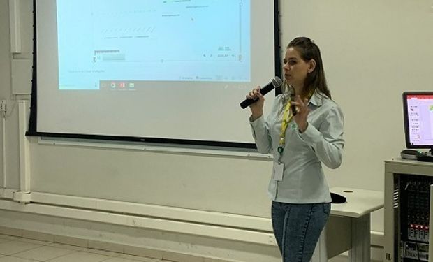 Danielle Schneider, da CNA, fala sobre prazos de adequação ao instrução normativa do Mapa. (foto - CNA)