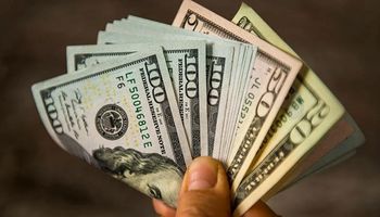 Dólar hoy: a cuánto cotizó el blue y qué pasó tras el debut del dólar turista