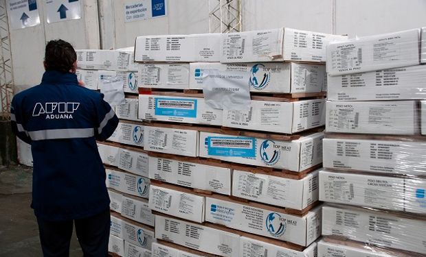 Decomisan más de 18.000 cajas de carne en un operativo "histórico": la mercadería será donada a Cáritas
