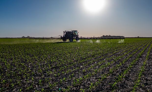 DeepAgro se consolida como líder en pulverización inteligente: cómo es la alianza que cerró con un gigante de la maquinaria