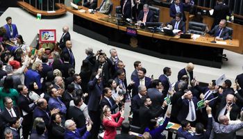 Deputados aprovam PL do Marco Temporal, que agora vai ao Senado