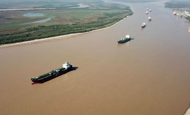 Hay buques frenados por un derrumbe en el canal de navegación: “Los barcos no pueden salir"