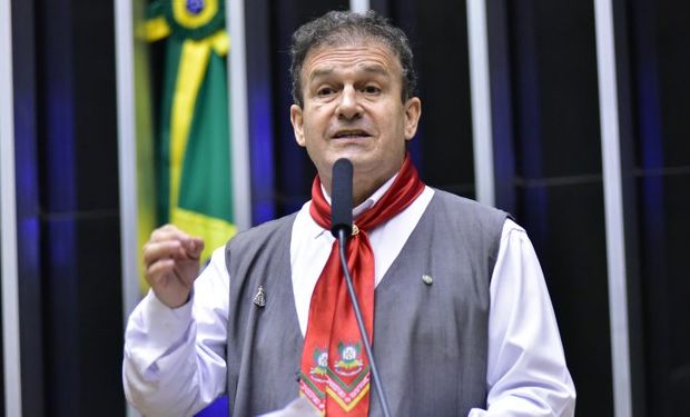 Deputado Pompeo Mattos propõe criação de uma tabela específica e progressiva mensal para aqueles com renda a partir de atividade rural. (foto - Agência Câmara)