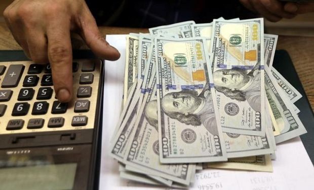 Brecha del 87%: el dólar blue volvió a subir y se acercó al récord del año en la previa electoral