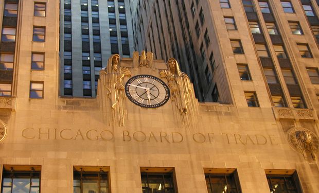 Chicago: soja y maíz profundizan las bajas en la apertura de la semana