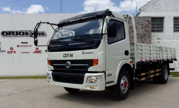 DFM DUOLICA 1064 con mecánica CUMMINS, para 5,8 Ton.