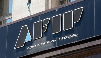 La recaudación tributaria de 2022 se acercó a 20 billones de pesos y el ingreso por retenciones creció un 71,3 %
