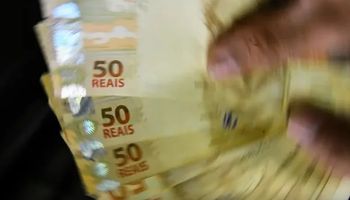 Copom interrompe ciclo de alta e mantém Selic em 15% ao ano