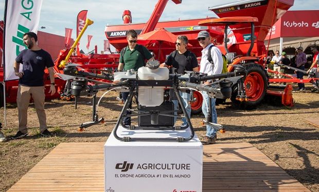 Ya hay ocho drones DJI trabajando en el campo argentino: qué autonomía tiene y las primeras experiencias de aplicación