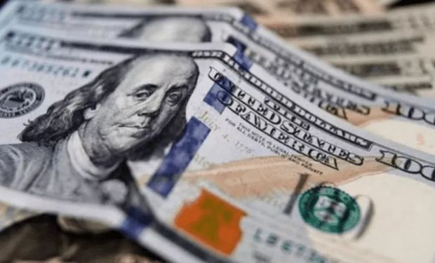 El dólar blue cede, pero la brecha sigue por encima del 100%