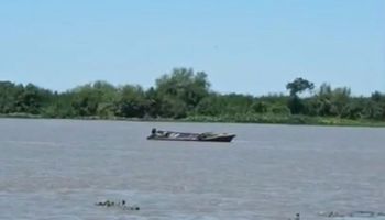 Encontraron a dos hombres sin vida y a una vaca en una lancha a la deriva