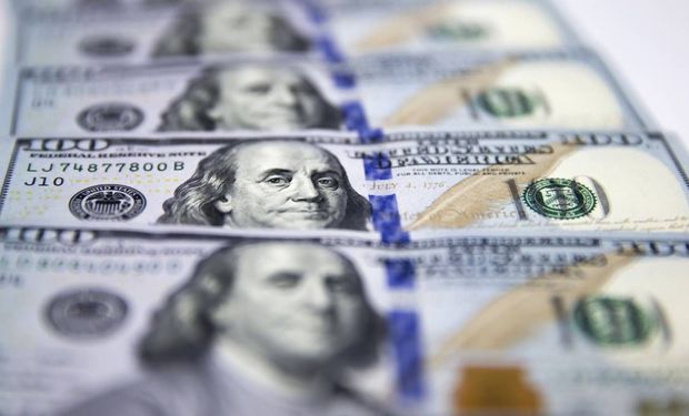 El dólar blue vuelve a subir y amplía la brecha con el oficial