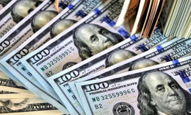 El dólar blue cede mientras el BCRA sigue acelerando el ritmo de devaluación