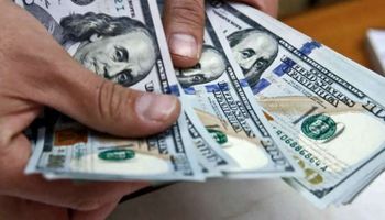 Cae el dólar blue y la brecha ronda el 70 %