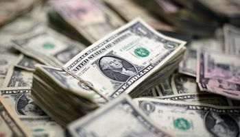 Dólar blue hoy: subas en el mercado informal acercan a la divisa al récord