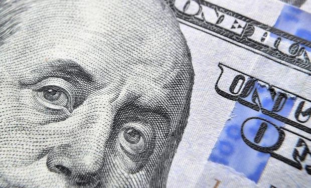 El dólar blue anotó otra suba y cerró en su valor más alto del año