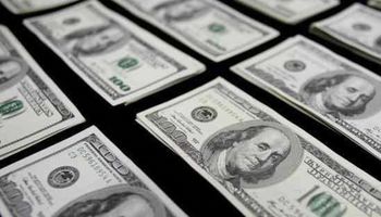 Dólar hoy: con el oficial apenas por encima de los $100, la brecha cambiaria se acerca al 120%
