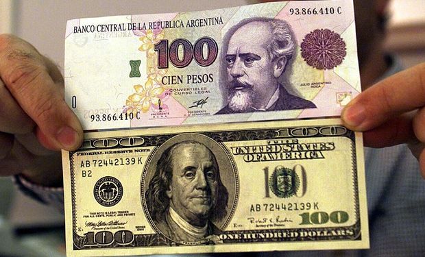 Brecha del 90%: la cotización del dólar oficial se aleja del dólar blue, que se acerca al récord