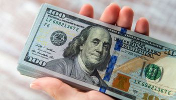 El dólar blue subió a $180 y el Banco Central compró unos US$ 60 millones