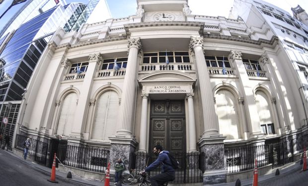 Flexibilizan el cepo al dólar: las medidas que anunció el Banco Central, con cambio en la tasa de interés