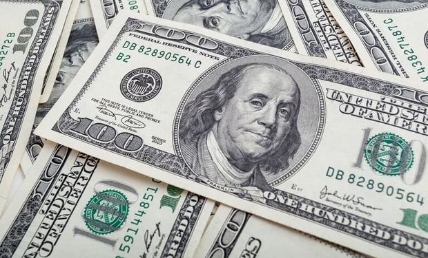 El dólar blue cede más de dos pesos