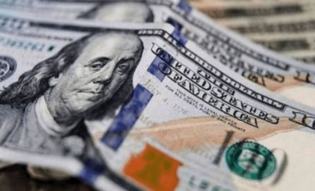El dólar blue cede y se desploman los financieros ante perspectivas de un acercamiento con el FMI