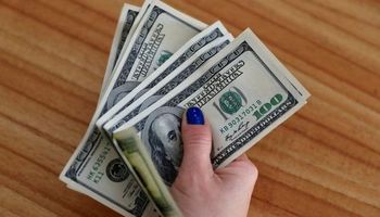 Dólar récord: el blue trepó hasta los $187 y la brecha volvió a superar el 90%