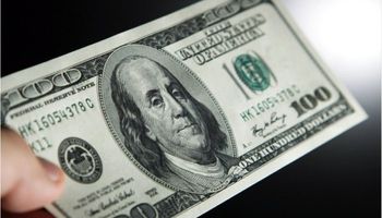 El dólar blue retrocede y el BCRA vuelve a vender reservas