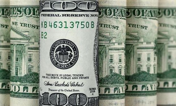 El dólar blue tocó el piso más bajo en lo que va del año